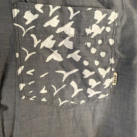 Reef Men’s Casual Button Down Shirt Gray Pocket‎ Accent 100% Cotton L Summer - Picture 4 of 7